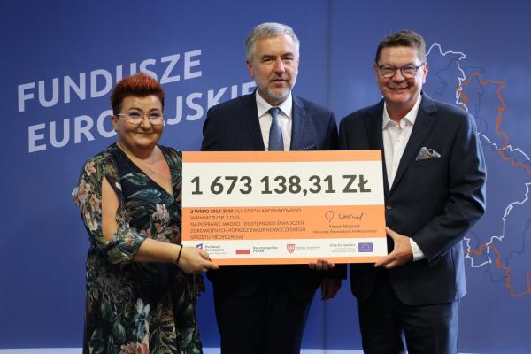 Kolejne wsparcie dla wielkopolskich lecznic od Marszałka. Łącznie już 670 unijnych milionów dla szpitali  - kliknij aby powiększyć