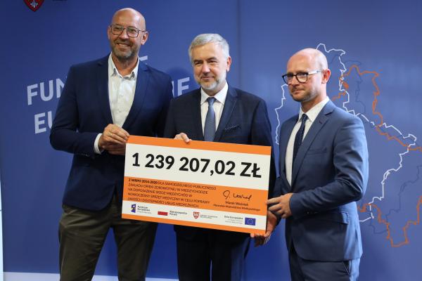 Kolejne wsparcie dla wielkopolskich lecznic od Marszałka. Łącznie już 670 unijnych milionów dla szpitali  - kliknij aby powiększyć