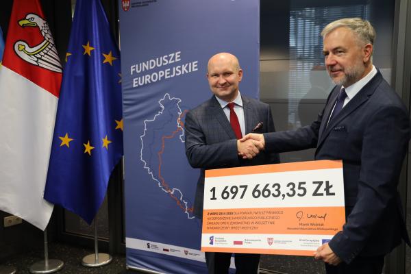 Prawie 17 mln zł z funduszy unijnych trafi do Powiatu Wolsztyńskiego. Dzięki tym środkom tamtejszy szpital zakupi m.in. nowy sprzęt do pracowni endoskopowej oraz ambulans.- kliknij aby powiększyć