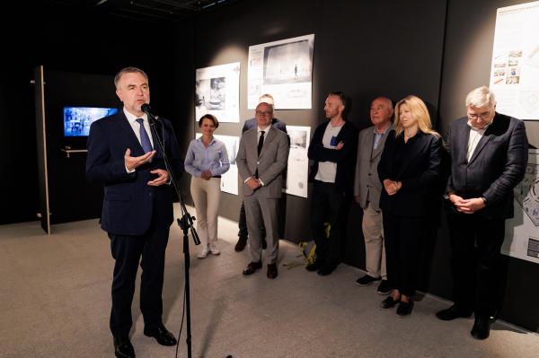 W piątek 15 września Wielkopolskie Muzeum Niepodległości w Poznaniu (WMN) ogłosiło zwycięską pracę. To Trias AVI Sp. z o.o. z Warszawy- kliknij aby powiększyć