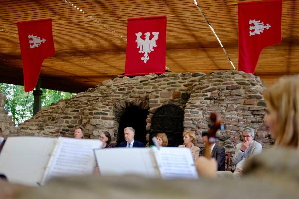 Nagroda Lednickiego Orła Piastowskiego wręczona po raz piętnasty. Marszałek wyróżnił wybitnego mediewistę  - kliknij aby powiększyć