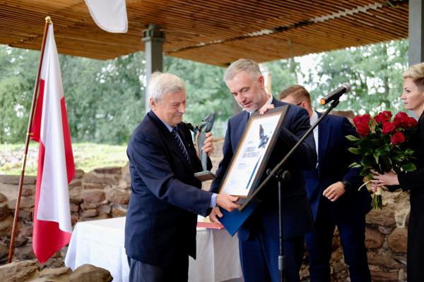 Nagroda Lednickiego Orła Piastowskiego wręczona po raz piętnasty. Marszałek wyróżnił wybitnego mediewistę  - kliknij aby powiększyć