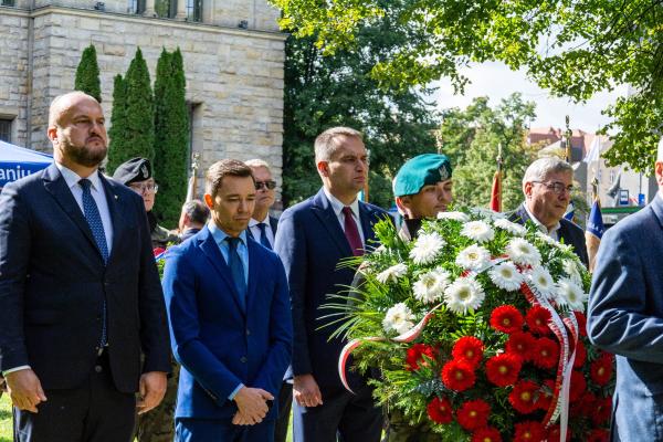 W Poznaniu odbyły się uroczystości z okazji rocznicy ataku ZSRR na Polskę.

Fot. Urząd Miasta Poznania- kliknij aby powiększyć