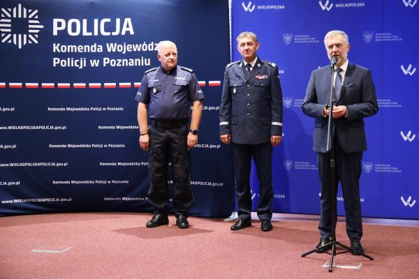 Najlepsi funkcjonariusze z czworonożnymi partnerami nagrodzeni przez Marszałka - kliknij aby powiększyć