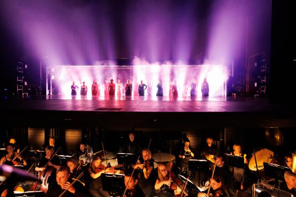 Wielki remont sceny i jej otoczenia w Teatrze Wielkim im. Stanisława Moniuszki w Poznaniu zakończony- kliknij aby powiększyć