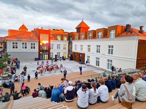 W Baranowie otwarto zrewitalizowany rynek- kliknij aby powiększyć