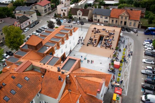 W Baranowie otwarto zrewitalizowany rynek- kliknij aby powiększyć