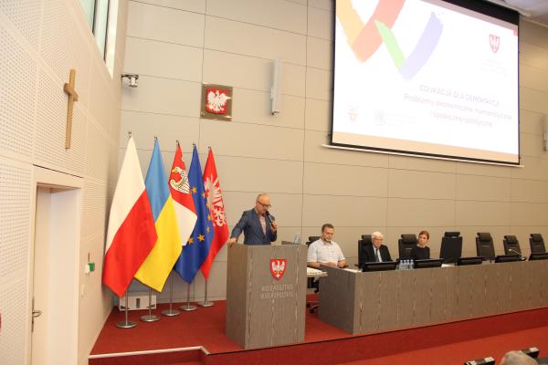 Edukacja dla demokracji- kliknij aby powiększyć