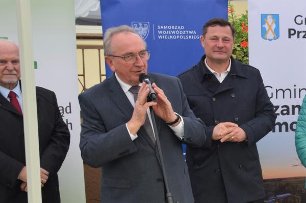 Wojciech Jankowiak Wicemarszałek Województwa Wielkopolskiego uczestniczył w otwarciu przebudowanego odcinka drogi wojewódzkiej nr 305 od miejscowości Solec do mostu na Południowym Kanale Obry.- kliknij aby powiększyć