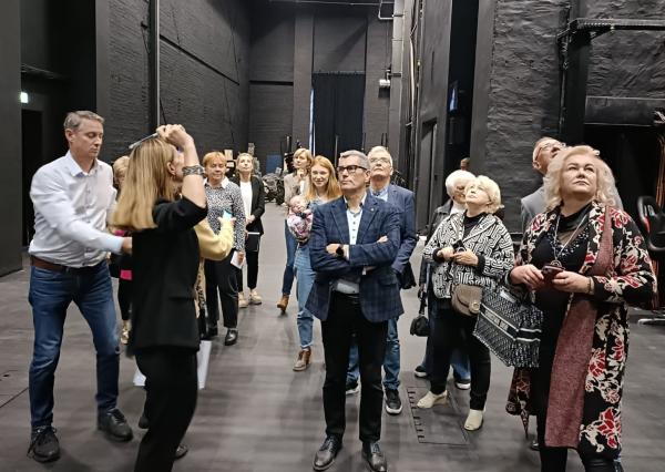 Radni z Komisji Kultury podczas wizyty w Teatrze Wielkim w Poznaniu- kliknij aby powiększyć