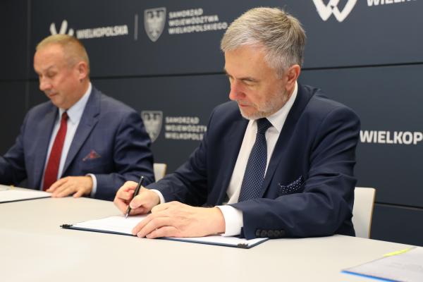 Podpisanie umowy na budowę Europejskiego Centrum Szkolenia Sumo i Japońskich Sportów Walki w Krotoszynie- kliknij aby powiększyć