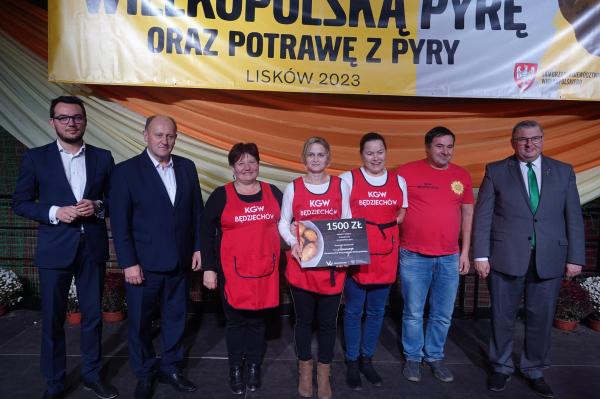 Największe pyry i najsmaczniejsze ziemniaczane potrawy opanowały Lisków- kliknij aby powiększyć