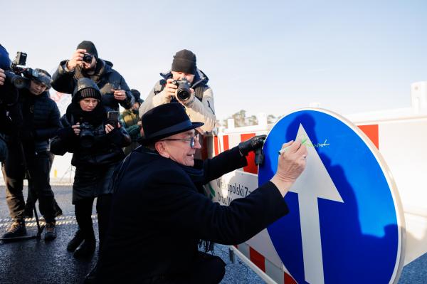 W poniedziałek 4 grudnia odbyła się uroczystość oddania do użytku obwodnicy Gostynia w ciągu drogi wojewódzkiej nr 434- kliknij aby powiększyć