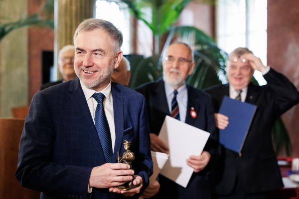 W poniedziałek 11 grudnia w Pałacu Działyńskich w Poznaniu odbyła się uroczystość wręczenia Nagród Honorowych Towarzystwa Pamięci Powstania Wielkopolskiego 1918/1919 Dobosz Powstania Wielkopolskiego.- kliknij aby powiększyć