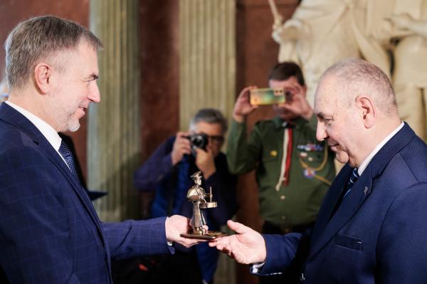 W poniedziałek 11 grudnia w Pałacu Działyńskich w Poznaniu odbyła się uroczystość wręczenia Nagród Honorowych Towarzystwa Pamięci Powstania Wielkopolskiego 1918/1919 Dobosz Powstania Wielkopolskiego.- kliknij aby powiększyć