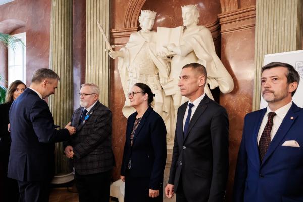 W poniedziałek 11 grudnia w Pałacu Działyńskich w Poznaniu odbyła się uroczystość wręczenia Nagród Honorowych Towarzystwa Pamięci Powstania Wielkopolskiego 1918/1919 Dobosz Powstania Wielkopolskiego.- kliknij aby powiększyć