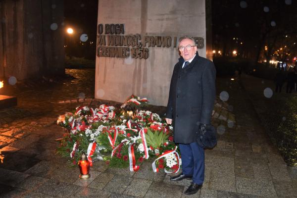 Wojciech Jankowiak Wicemarszałek Województwa Wielkopolskiego wziął udział uroczystościach upamiętniających 42. rocznicę wprowadzenia stanu wojennego.- kliknij aby powiększyć