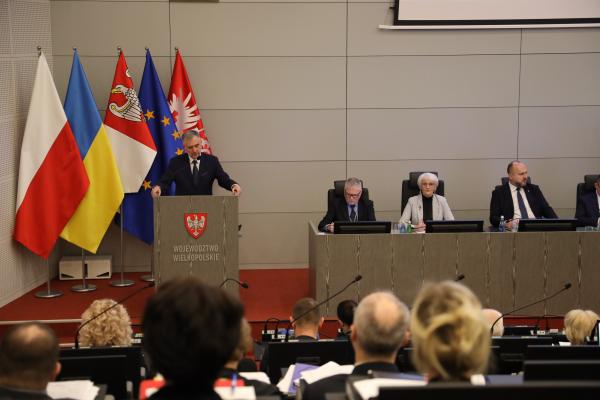 Podczas sesji Sejmiku Województwa Wielkopolskiego 18 grudnia 2023 roku radni przyjęli uchwałę budżetową na 2024 rok- kliknij aby powiększyć