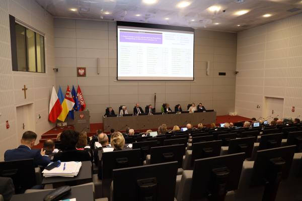 Podczas sesji Sejmiku Województwa Wielkopolskiego 18 grudnia 2023 roku radni przyjęli uchwałę budżetową na 2024 rok- kliknij aby powiększyć
