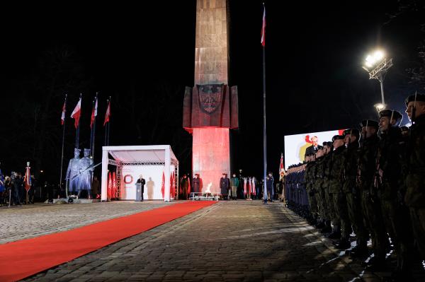 Centralne obchody 105. rocznicy wybuchu Powstania Wielkopolskiego przy pomniku Powstańców Wielkopolskich- kliknij aby powiększyć