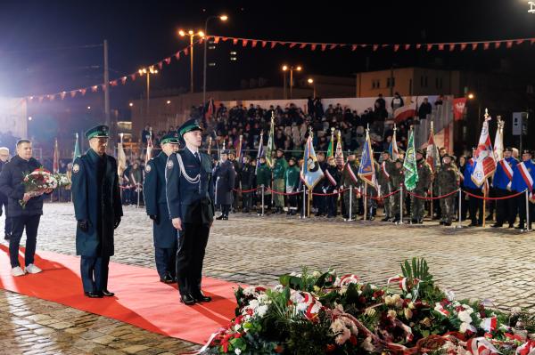 Centralne obchody 105. rocznicy wybuchu Powstania Wielkopolskiego przy pomniku Powstańców Wielkopolskich- kliknij aby powiększyć