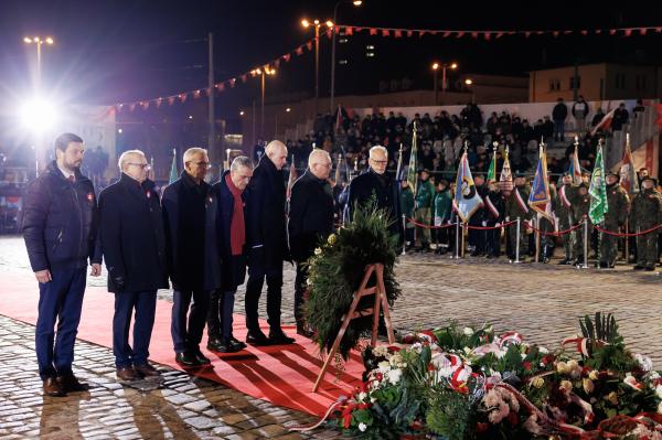 Centralne obchody 105. rocznicy wybuchu Powstania Wielkopolskiego przy pomniku Powstańców Wielkopolskich- kliknij aby powiększyć