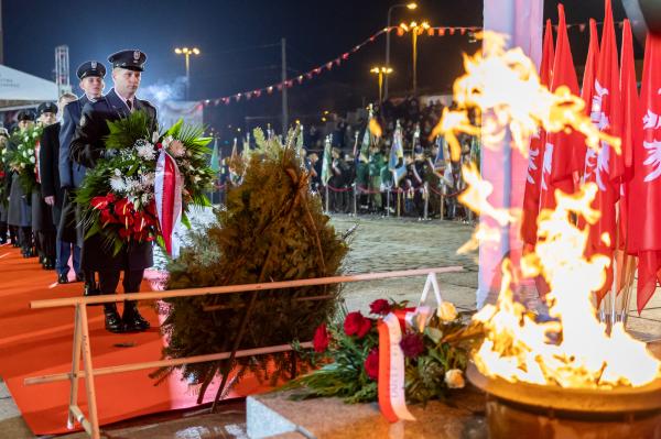 Centralne obchody 105. rocznicy wybuchu Powstania Wielkopolskiego przy pomniku Powstańców Wielkopolskich- kliknij aby powiększyć