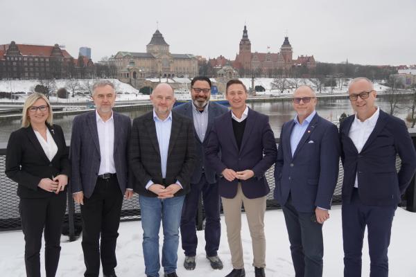 Marszałek Marek Woźniak zapoznał się w Szczecinie w inwestycjami realizowanymi przez Województwo Zachodniopomorskie- kliknij aby powiększyć