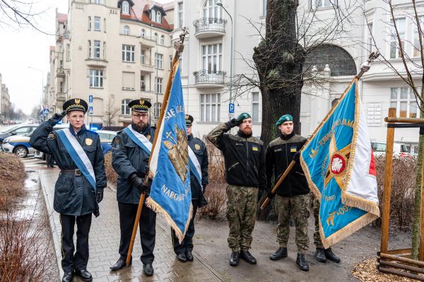 Z okazji 105. rocznicy podpisania rozejmu w Trewirze kończącego Powstanie Wielkopolskie w Poznaniu na Skwerze Marszałka Ferdynanda Focha odbyła się tradycyjna uroczystość. 

Fot: UMP- kliknij aby powiększyć