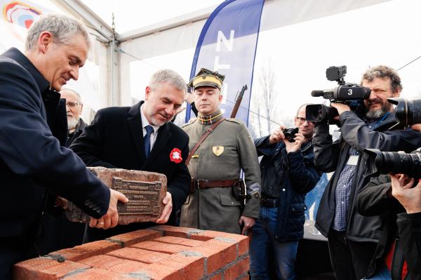 Wmurowanie kamienia węgielnego pod budowę nowego Muzeum Powstania  Wielkopolskiego 1918-1919- kliknij aby powiększyć