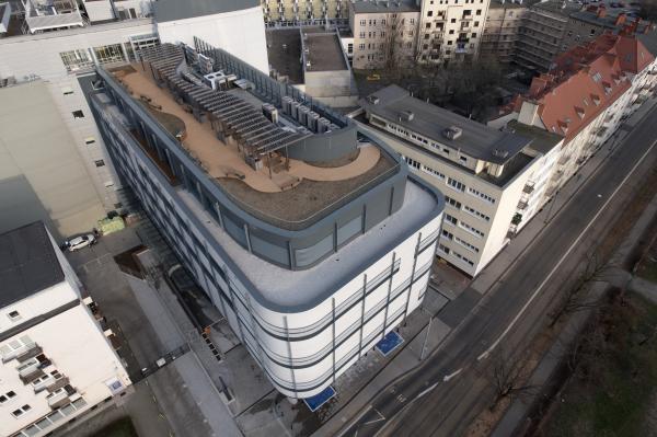 19 marca 2024 r. został otwarty nowo powstały budynku ambulatoryjnego marszałkowskiego Wielkopolskiego Centrum Onkologii przy ulicy Strzeleckiej 37 w Poznaniu.- kliknij aby powiększyć