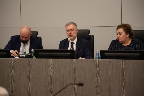 Wojewódzka Rada Dialogu Społecznego w piątek 22 marca przyjęła stanowisko skierowane do rządu w sprawie sytuacji w wielkopolskich zakładach należących do Polskiej Grupy Zbrojeniowej.- kliknij aby powiększyć