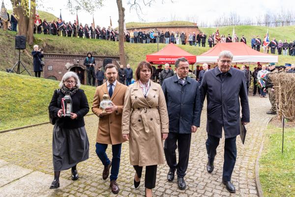 Uroczystość upamiętniająca ofiary okupacji niemieckiej 1939–1945 w Forcie VII- kliknij aby powiększyć