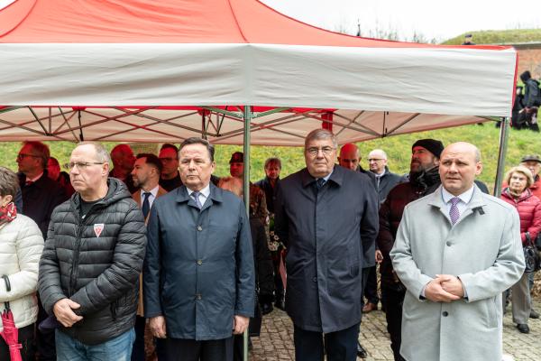 Uroczystość upamiętniająca ofiary okupacji niemieckiej 1939–1945 w Forcie VII- kliknij aby powiększyć