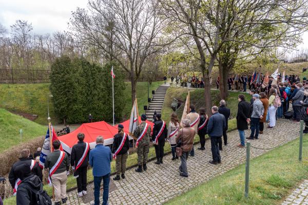 Uroczystość upamiętniająca ofiary okupacji niemieckiej 1939–1945 w Forcie VII- kliknij aby powiększyć