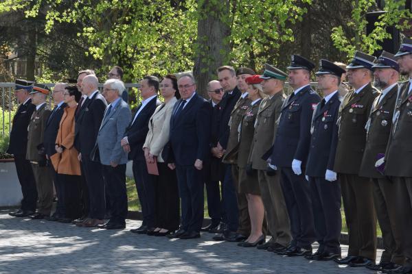 Odsłonięcie pomnika oficerów pomordowanych w Katyniu- kliknij aby powiększyć