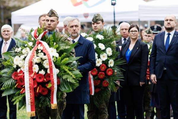 Uroczystości 84. rocznicy Zbrodni Katyńskiej i zsyłki Rodzin Katyńskich oraz Kresowian na Sybir- kliknij aby powiększyć