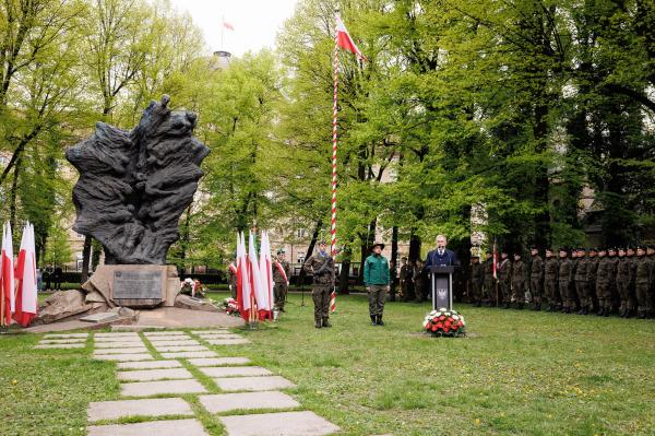 Uroczystości 84. rocznicy Zbrodni Katyńskiej i zsyłki Rodzin Katyńskich oraz Kresowian na Sybir- kliknij aby powiększyć