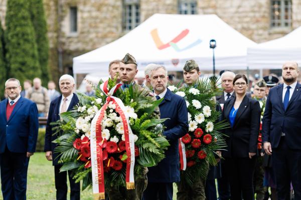 Uroczystości 84. rocznicy Zbrodni Katyńskiej i zsyłki Rodzin Katyńskich oraz Kresowian na Sybir- kliknij aby powiększyć