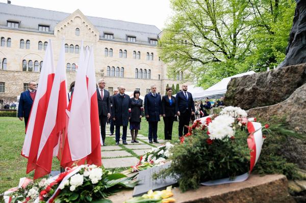 Uroczystości 84. rocznicy Zbrodni Katyńskiej i zsyłki Rodzin Katyńskich oraz Kresowian na Sybir- kliknij aby powiększyć