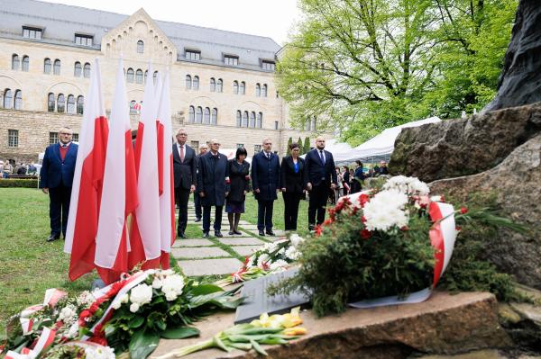 Uroczystości 84. rocznicy Zbrodni Katyńskiej i zsyłki Rodzin Katyńskich oraz Kresowian na Sybir- kliknij aby powiększyć