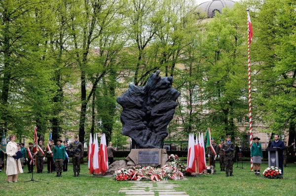 Uroczystości 84. rocznicy Zbrodni Katyńskiej i zsyłki Rodzin Katyńskich oraz Kresowian na Sybir- kliknij aby powiększyć