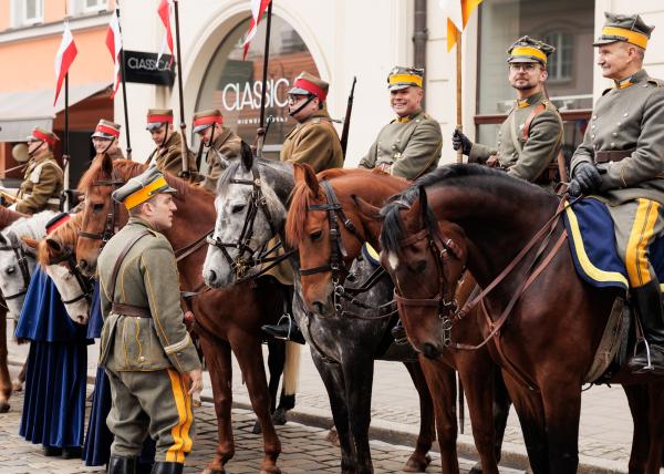 Święto 15. Pułku Ułanów Poznańskich - uroczystości propagujące tradycje oręża polskiego- kliknij aby powiększyć