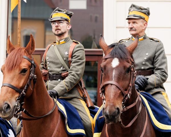 Święto 15. Pułku Ułanów Poznańskich - uroczystości propagujące tradycje oręża polskiego- kliknij aby powiększyć