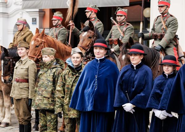 Święto 15. Pułku Ułanów Poznańskich - uroczystości propagujące tradycje oręża polskiego- kliknij aby powiększyć