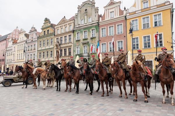 Święto 15. Pułku Ułanów Poznańskich - uroczystości propagujące tradycje oręża polskiego- kliknij aby powiększyć