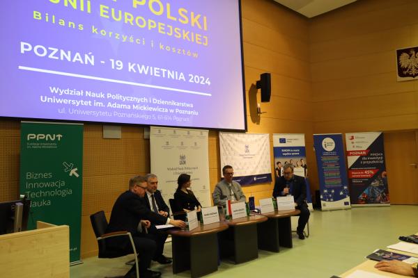 Konferencja 20 lat Polski w Unii Europejskiej. Bilans korzyści i kosztów- kliknij aby powiększyć