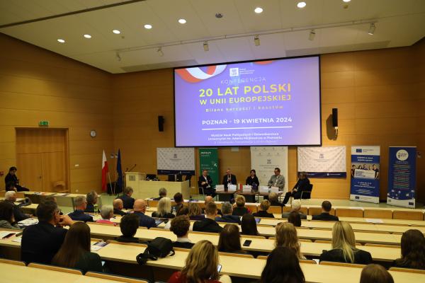 Konferencja 20 lat Polski w Unii Europejskiej. Bilans korzyści i kosztów- kliknij aby powiększyć