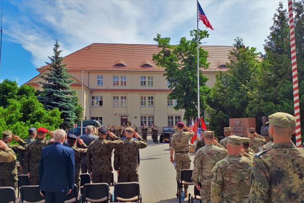 Wicemarszałek Wojciech Jankowiak odwiedził Kompleks Wojskowy Camp Kościuszko w Poznaniu.- kliknij aby powiększyć