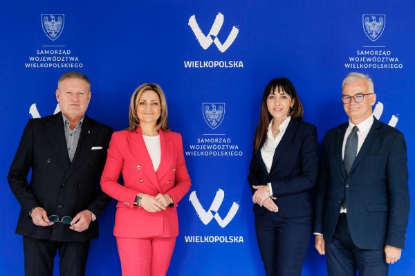 Prezydium Sejmiku Woj. Wlkp., od lewej Henryk Drzewiecki, Tatiana Sokołowska, Agnieszka Wiśniewska oraz Marek Sowa- kliknij aby powiększyć